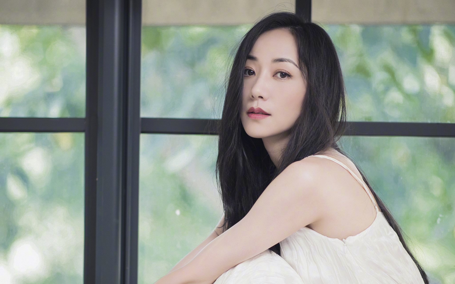 现场气氛：场馆座无虚席，球迷热情高涨！，球场观众席图片