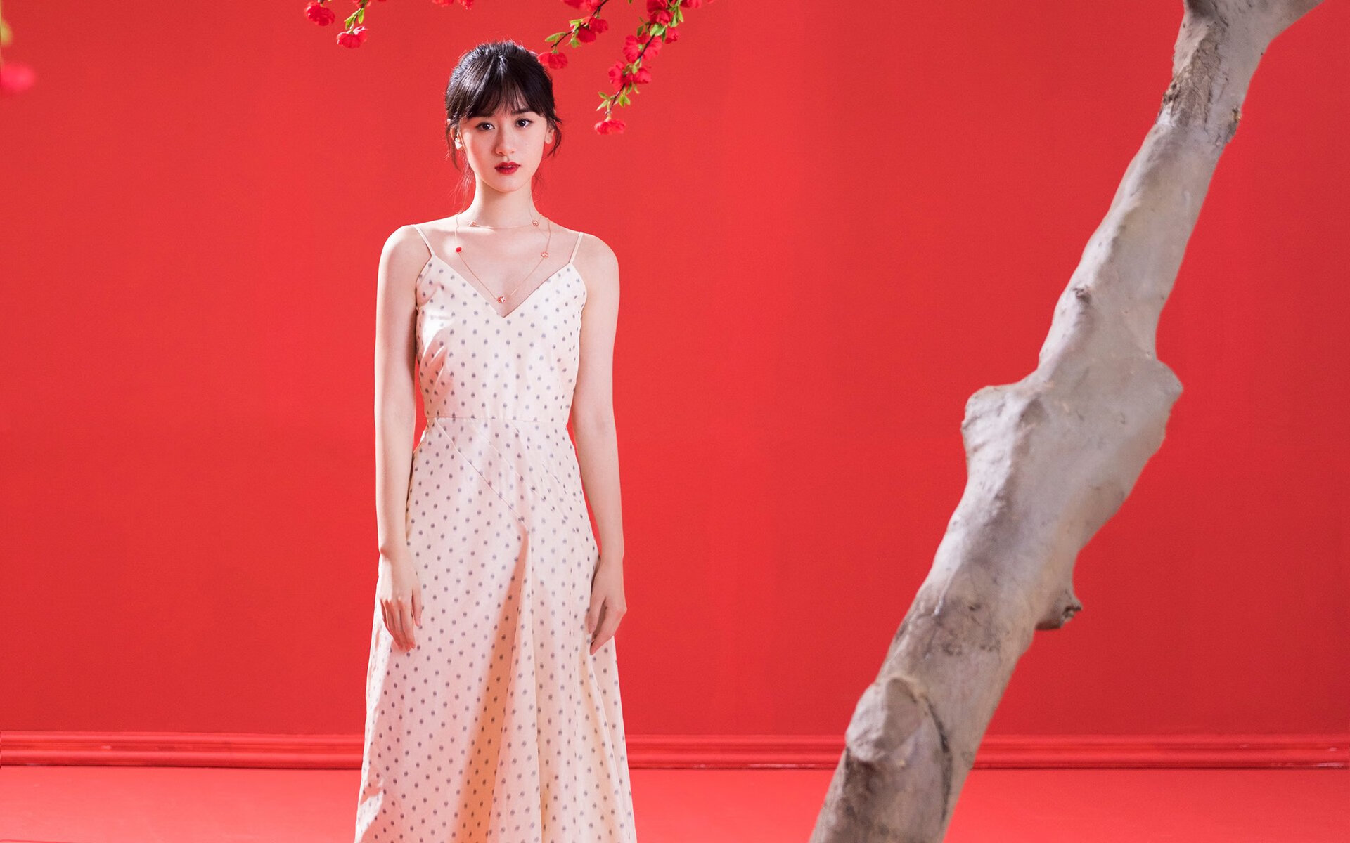 九游网页版官网-教练是否通过设定压迫频率来引导对手节奏，教练帮学员压腿